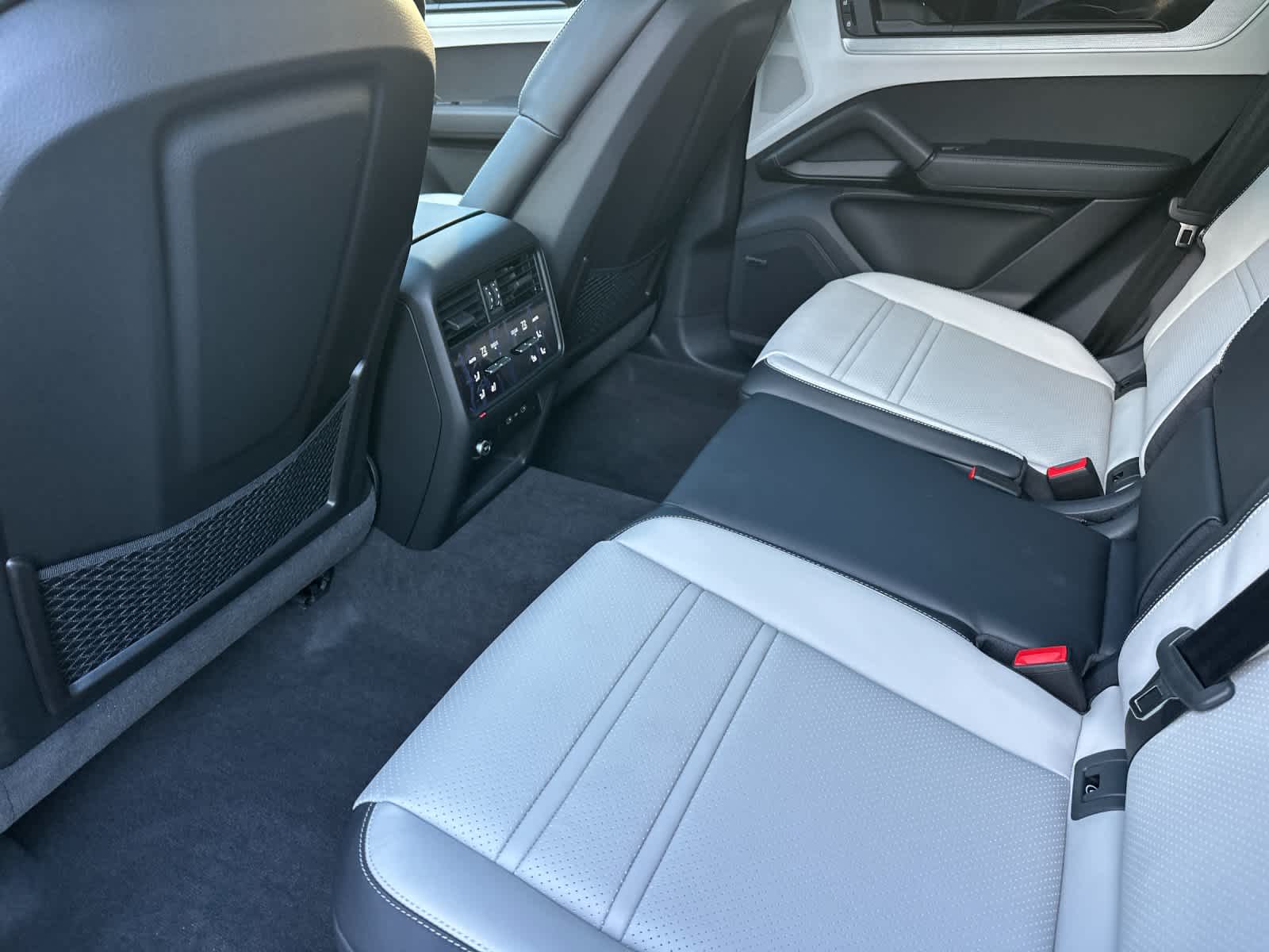 Thumbnail: 2026 Porsche Cayenne - 13