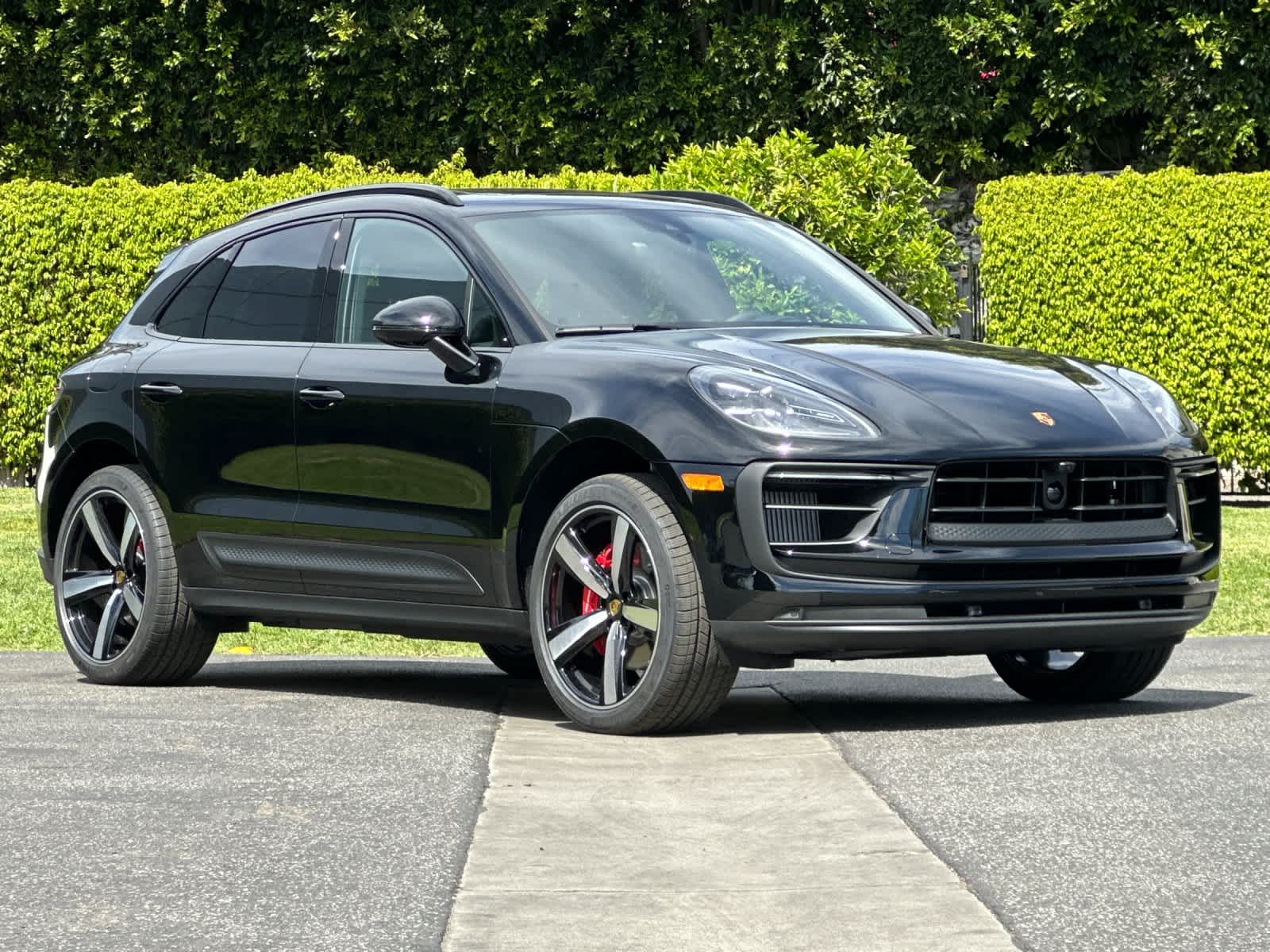 Thumbnail: 2026 Porsche Macan - 10