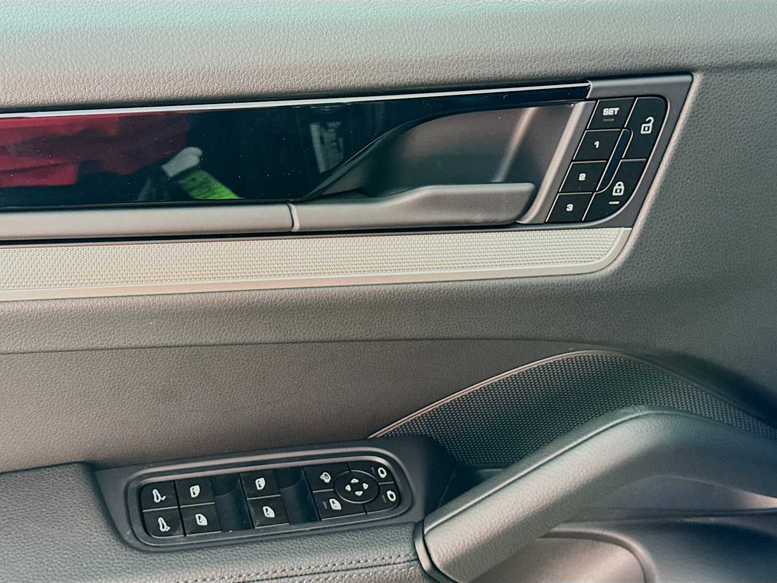 Thumbnail: 2026 Porsche Cayenne - 14