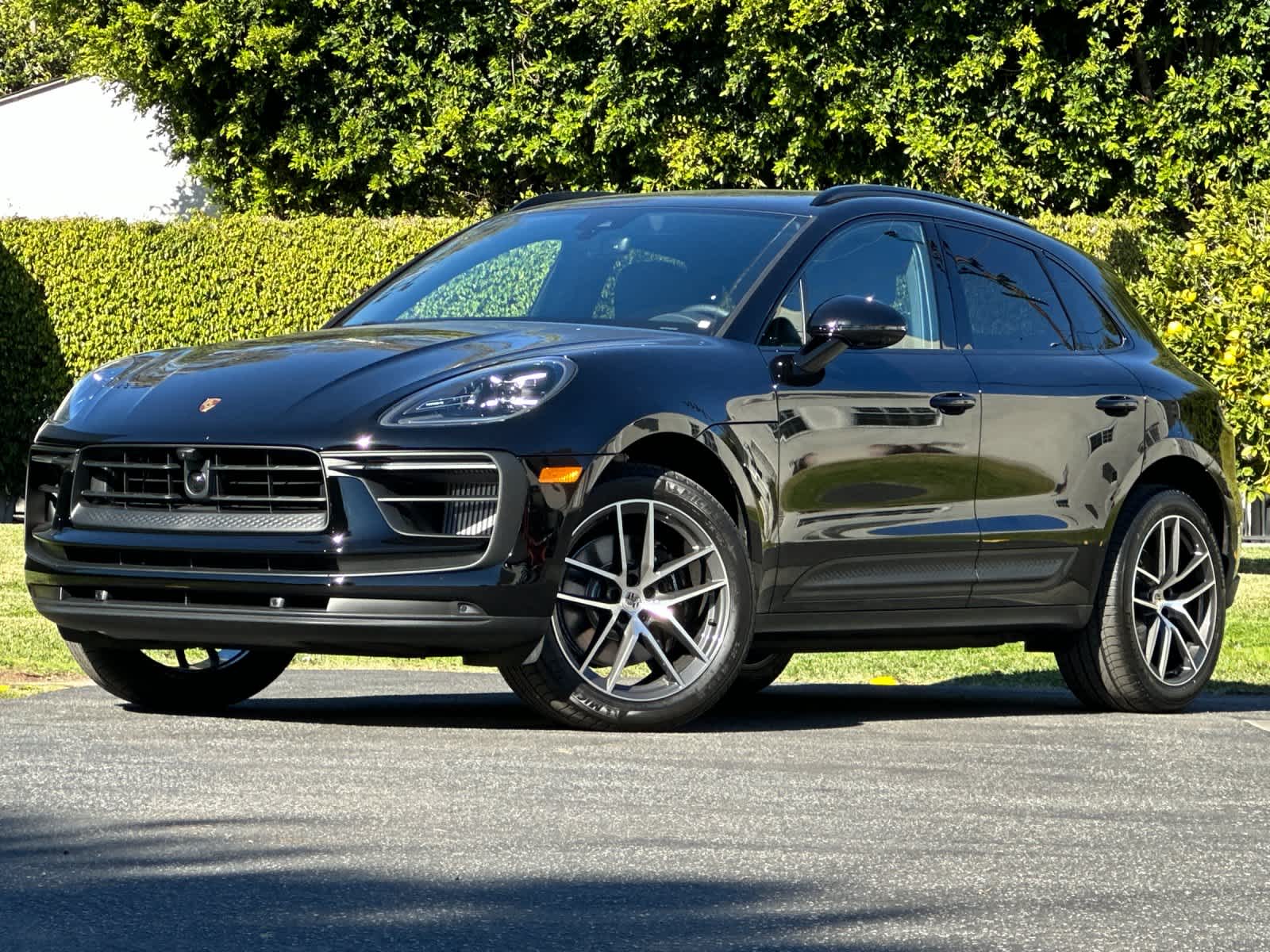 Thumbnail: 2026 Porsche Macan - 1