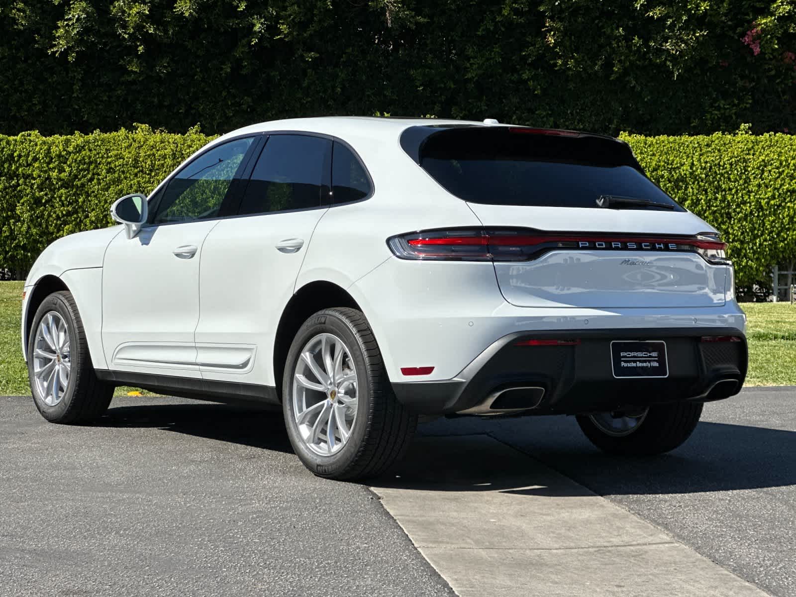 Thumbnail: 2026 Porsche Macan - 3