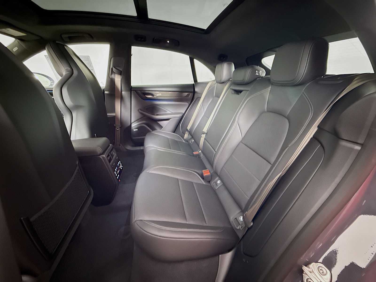 Thumbnail: 2025 Porsche Macan - 17