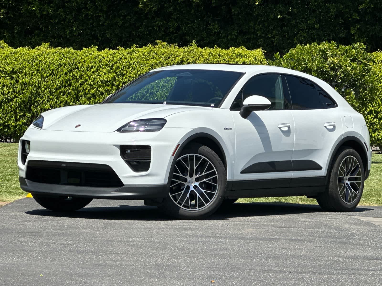 Thumbnail: 2026 Porsche Macan - 1