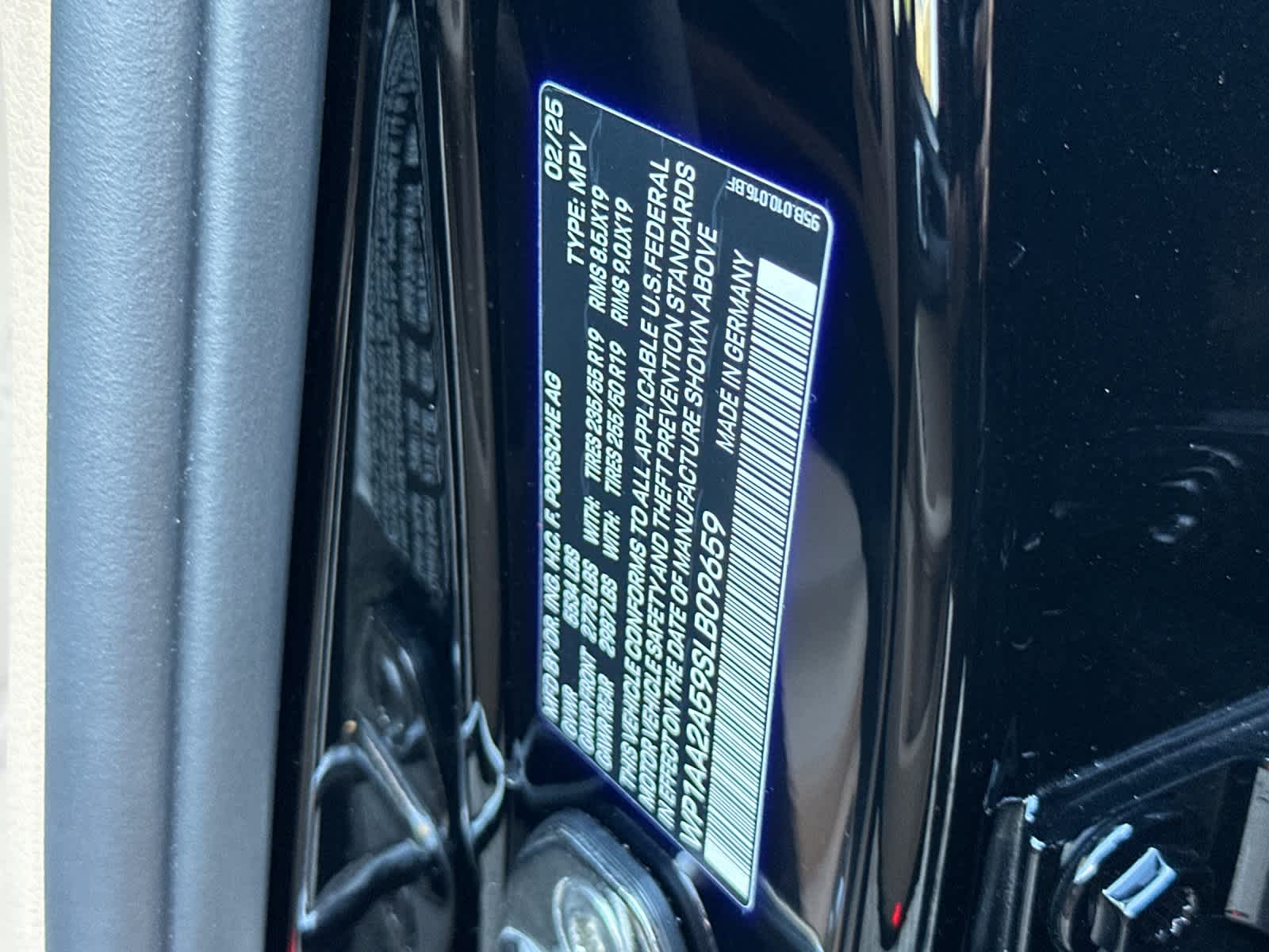 Thumbnail: 2025 Porsche Macan - 32