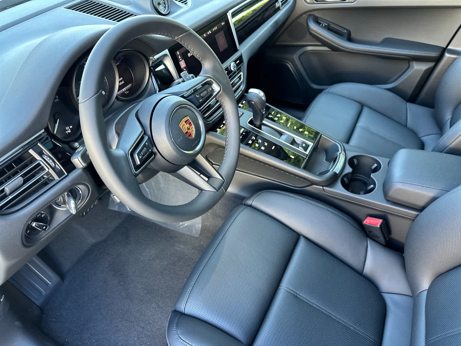 Thumbnail: 2026 Porsche Macan - 4