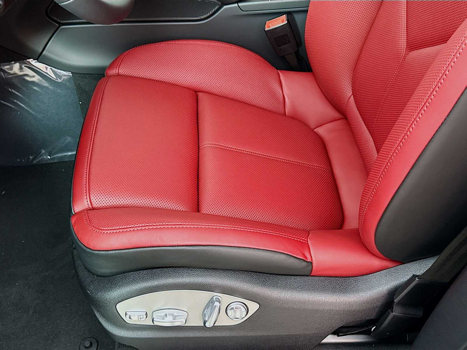 Thumbnail: 2025 Porsche Macan - 15