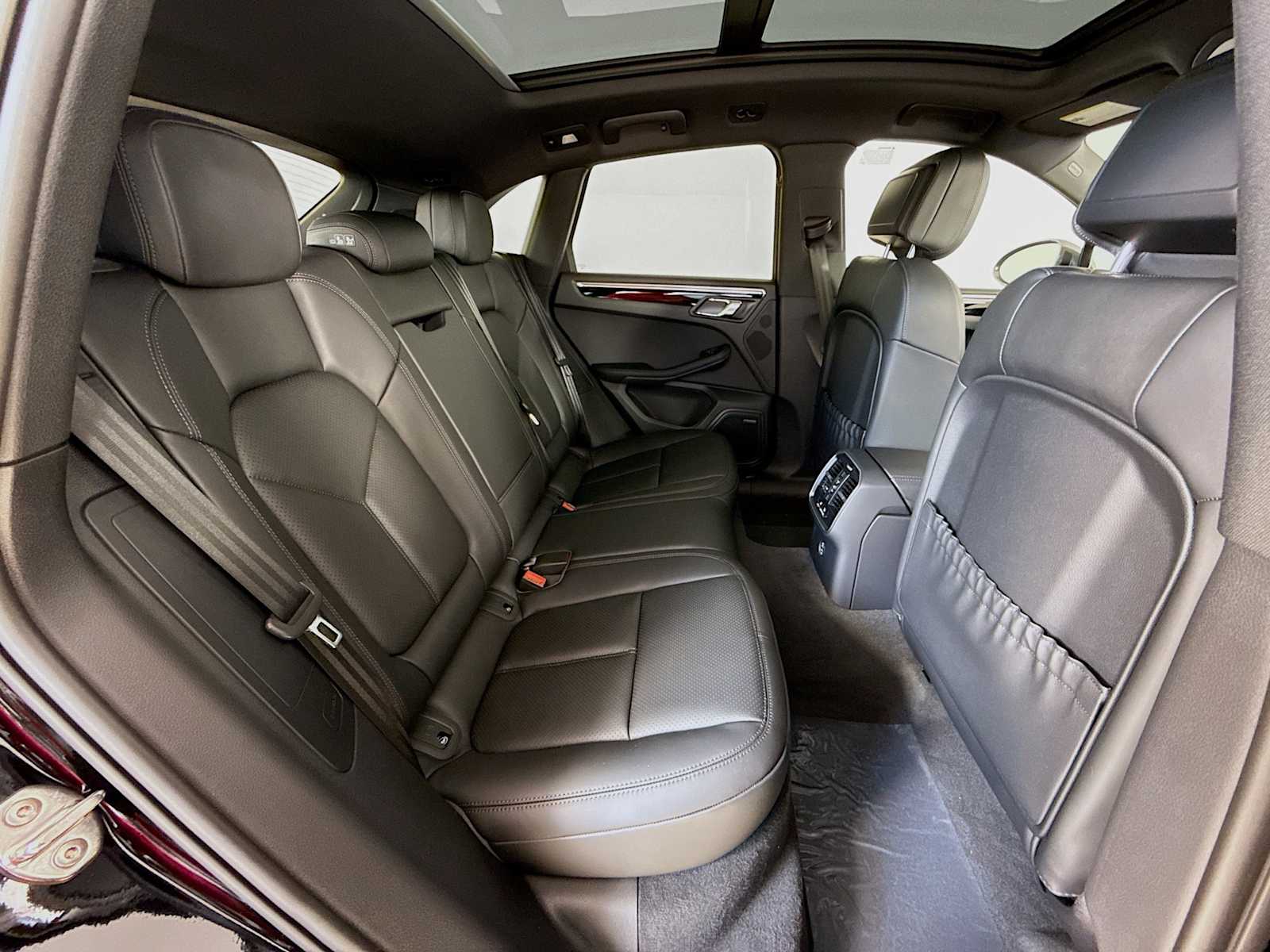 Thumbnail: 2025 Porsche Macan - 20