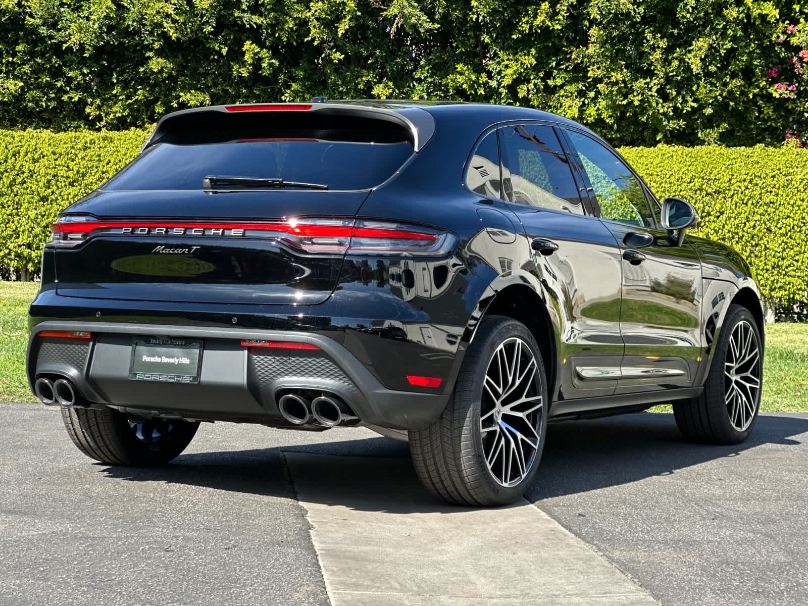 Thumbnail: 2026 Porsche Macan - 8