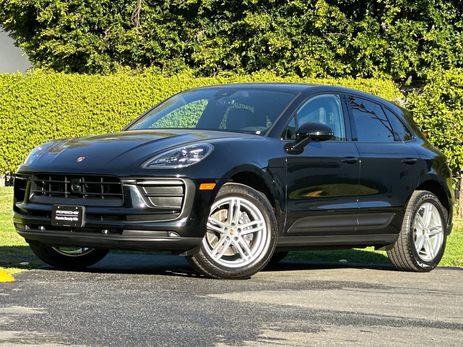Thumbnail: 2025 Porsche Macan - 1