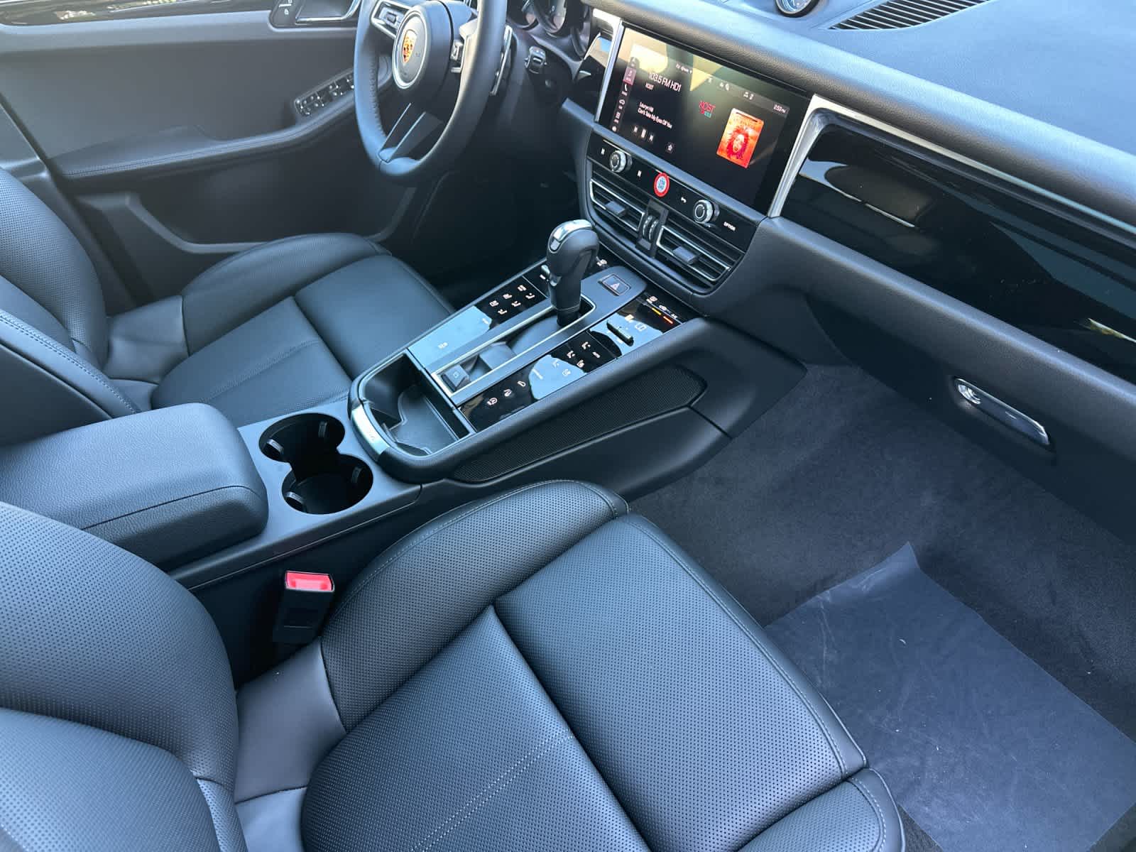 Thumbnail: 2026 Porsche Macan - 17