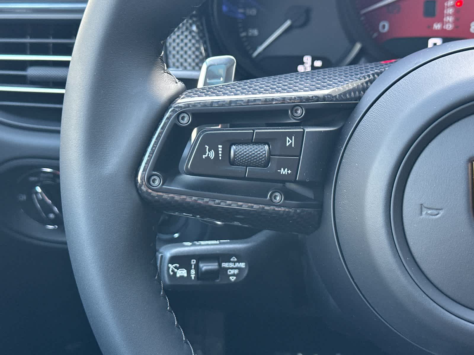 Thumbnail: 2026 Porsche Macan - 27