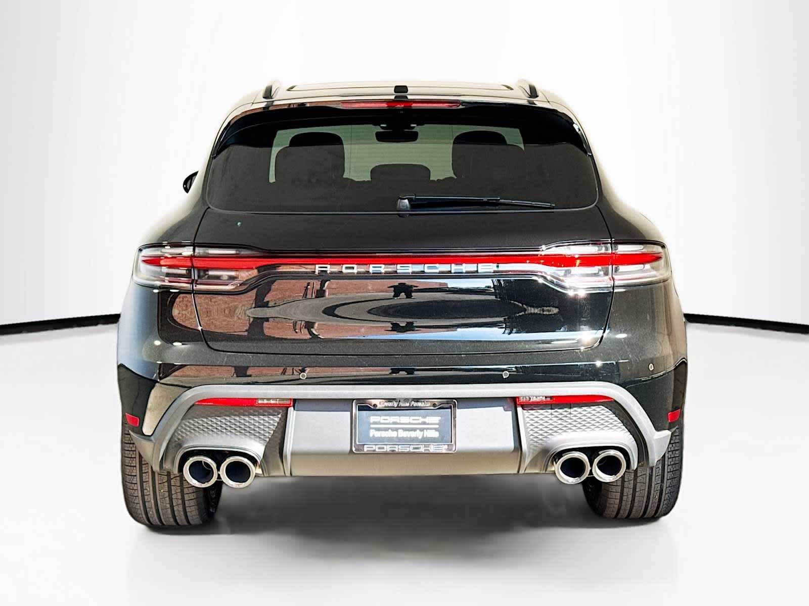 Thumbnail: 2026 Porsche Macan - 10