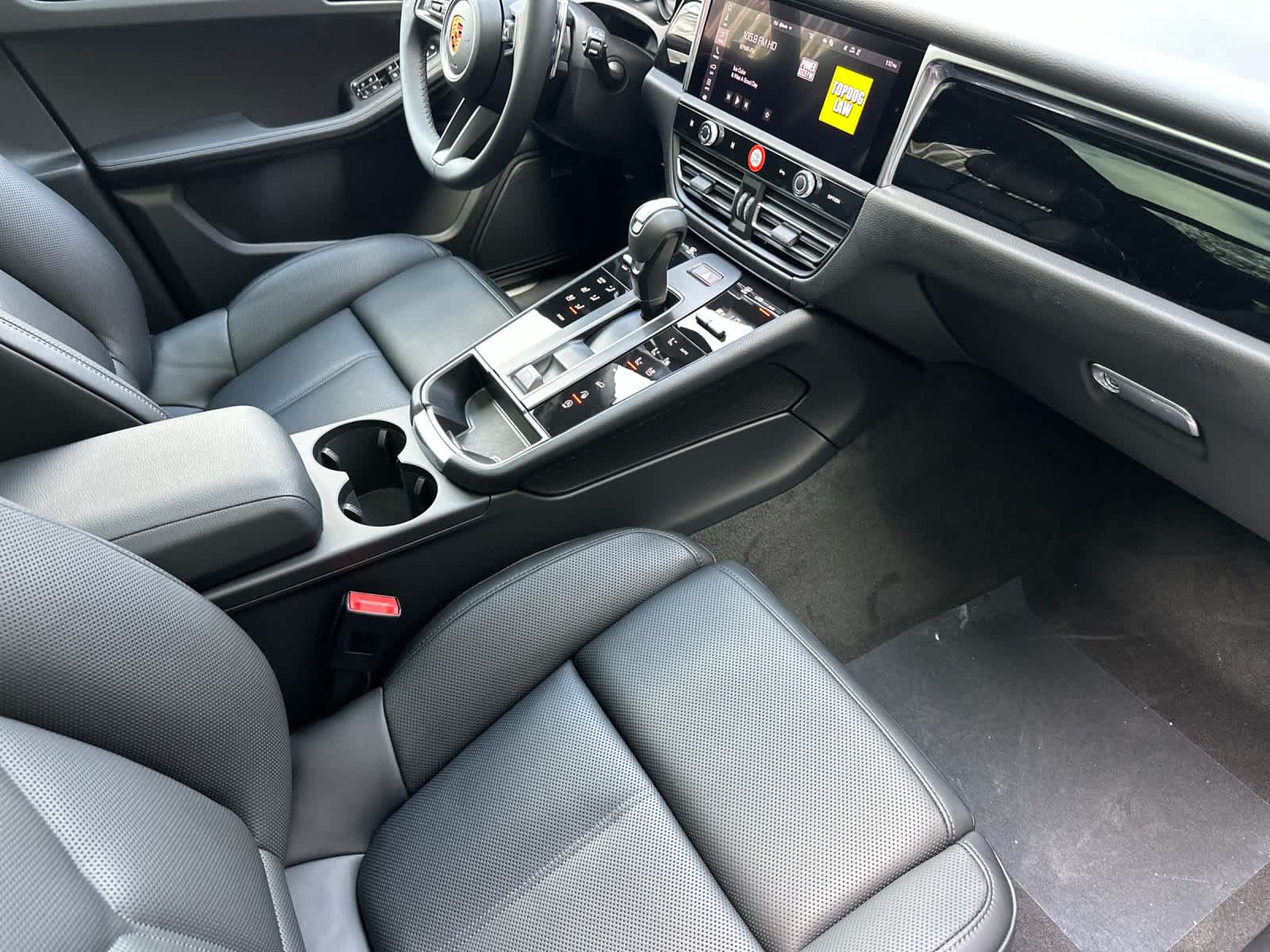 Thumbnail: 2026 Porsche Macan - 17