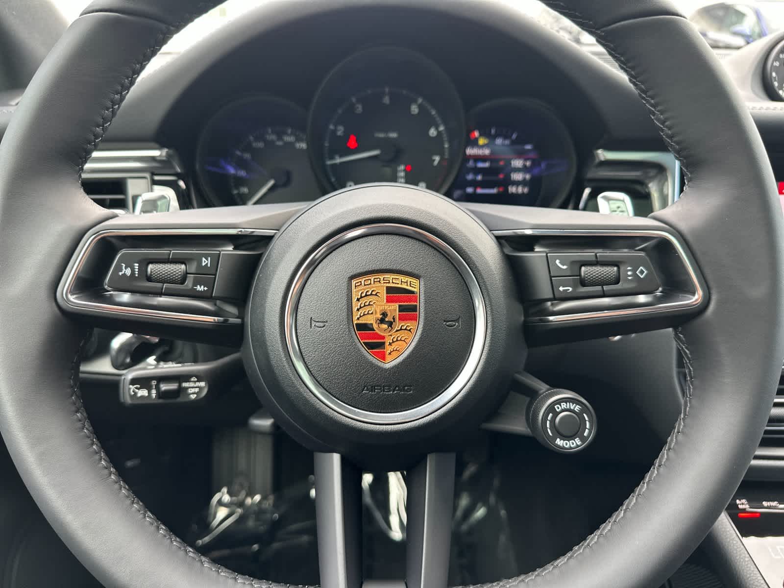 Thumbnail: 2026 Porsche Macan - 26