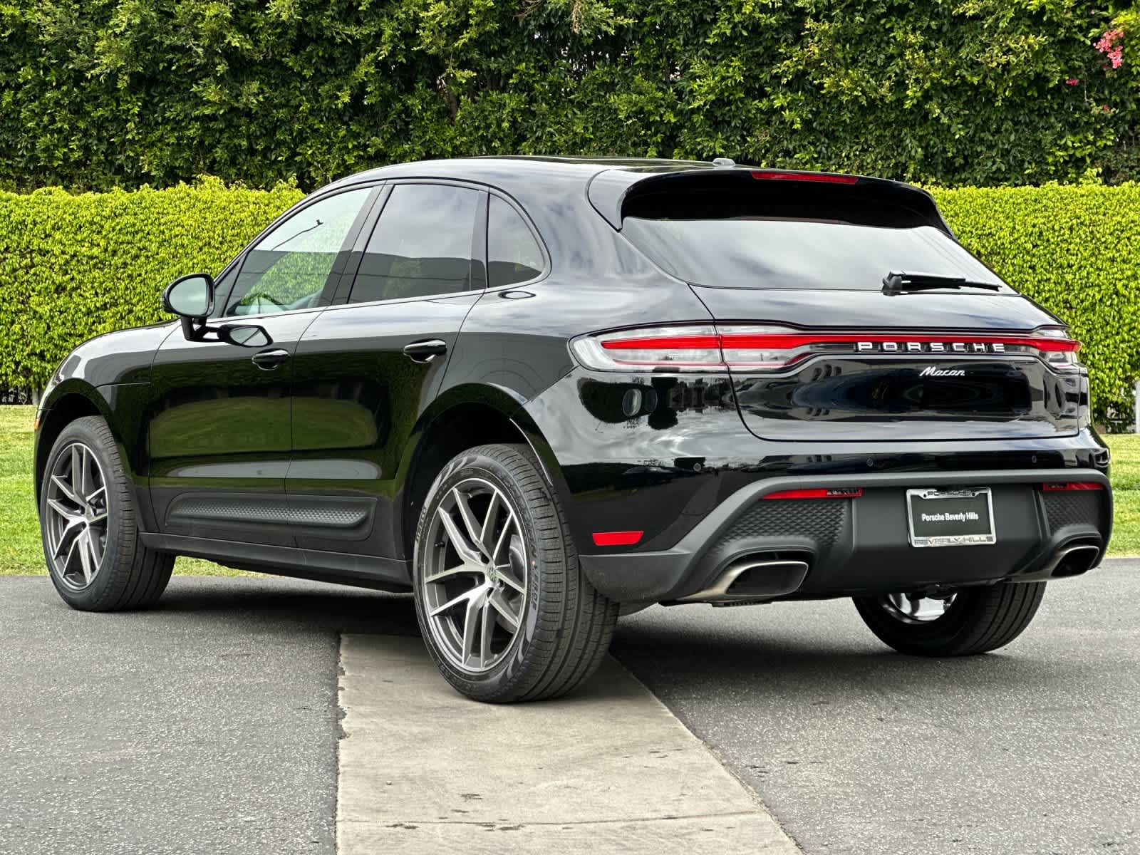Thumbnail: 2026 Porsche Macan - 3