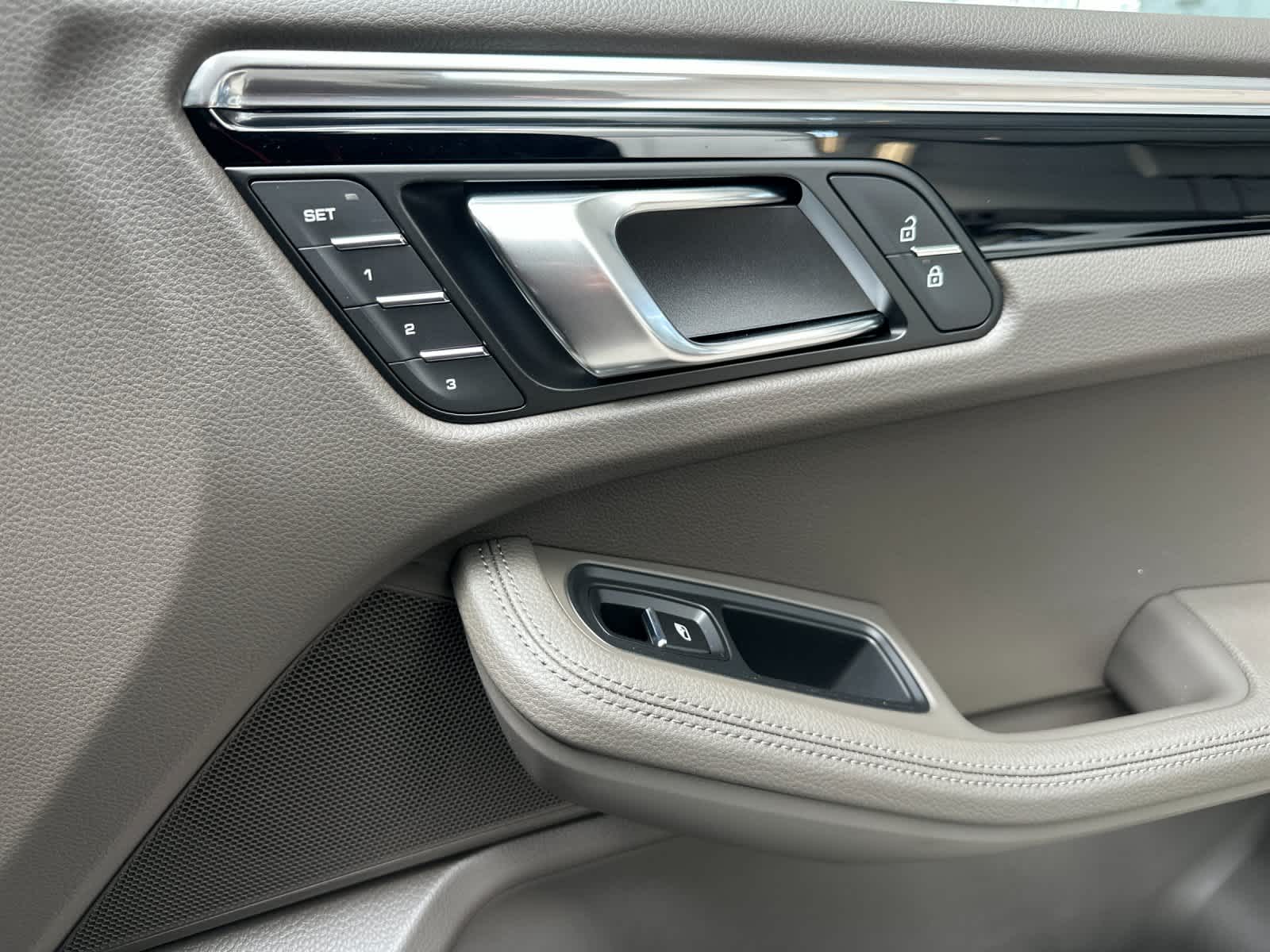 Thumbnail: 2026 Porsche Macan - 19