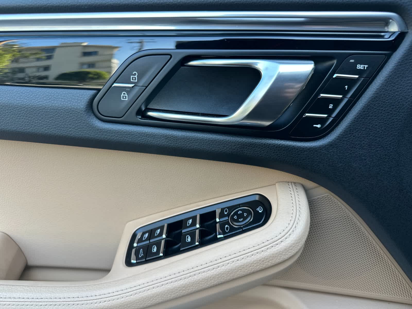 Thumbnail: 2025 Porsche Macan - 12