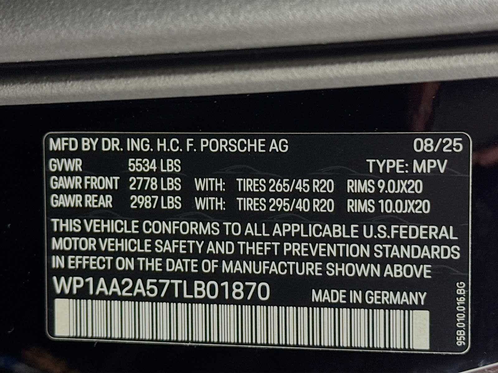 Thumbnail: 2026 Porsche Macan - 25