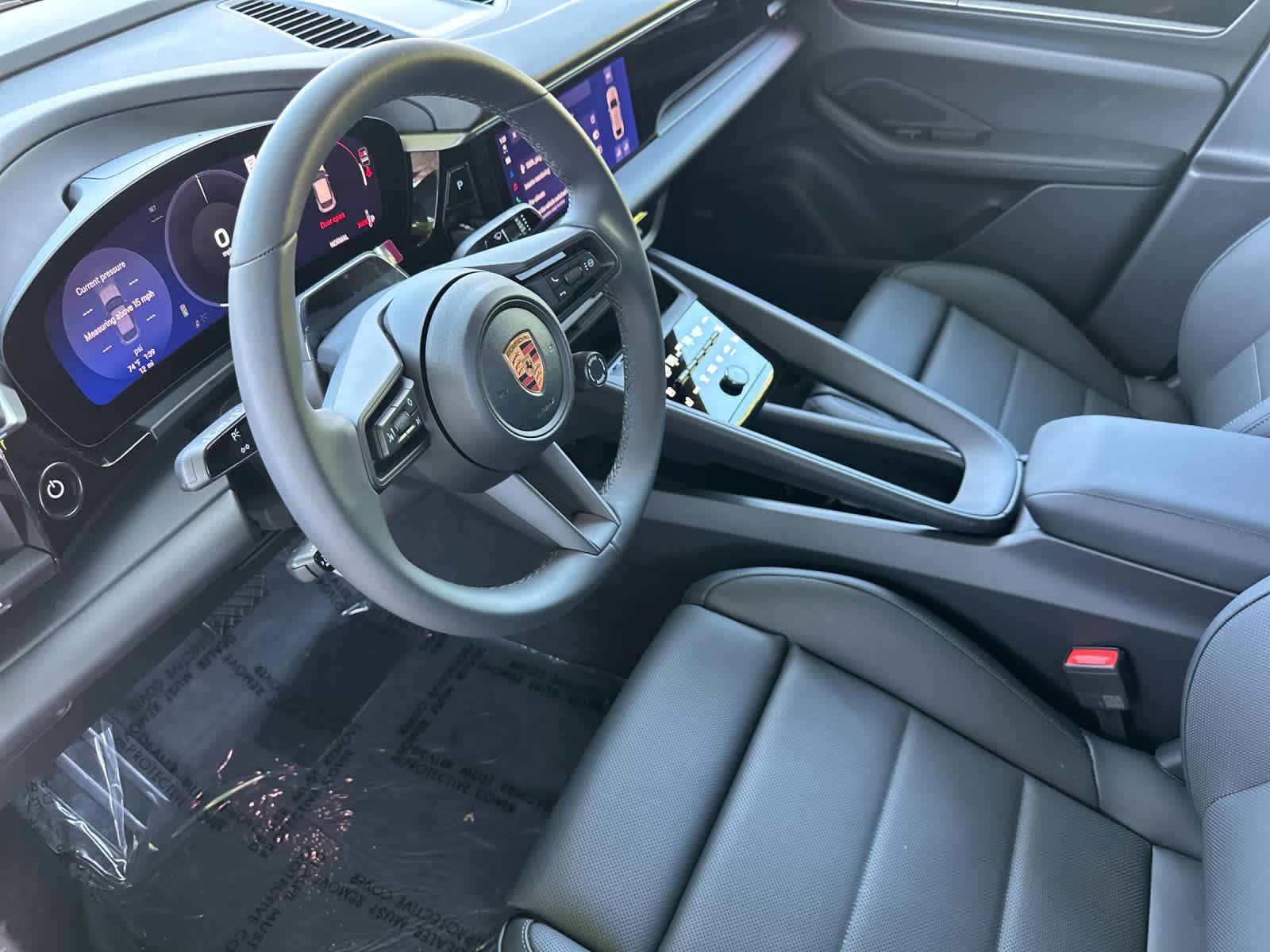 Thumbnail: 2026 Porsche Macan - 4