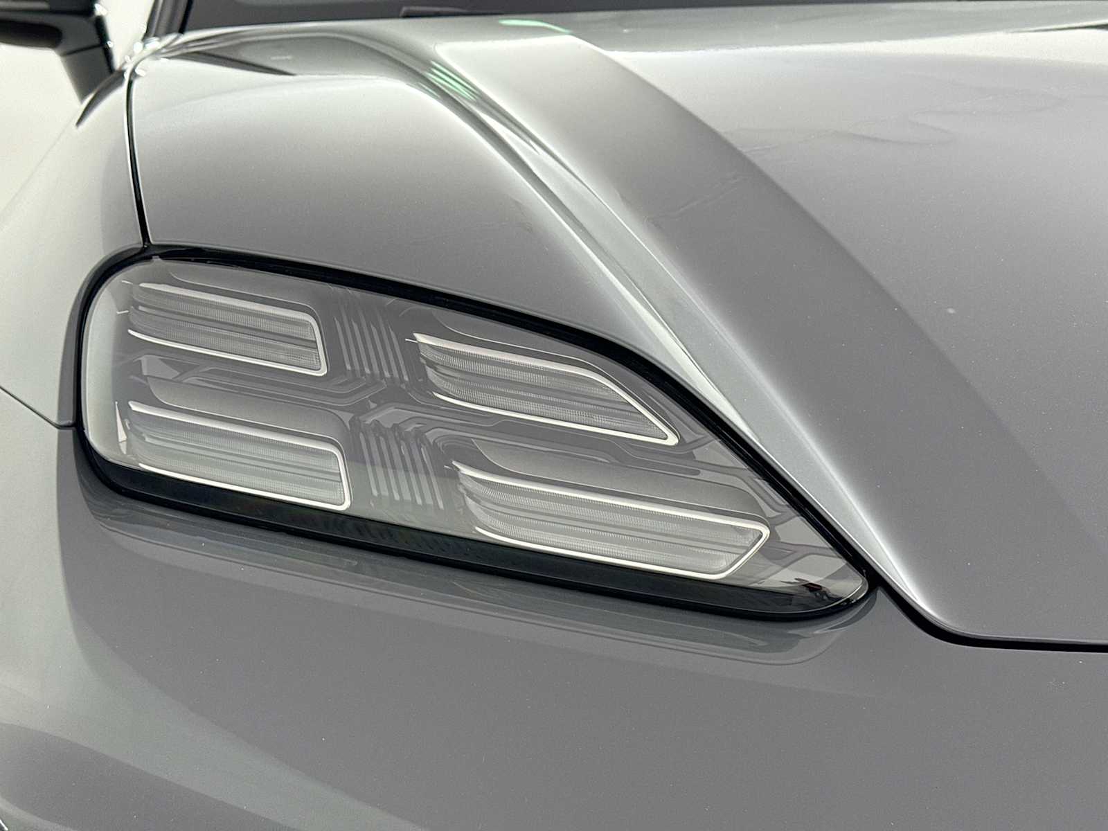 Thumbnail: 2025 Porsche Macan - 28