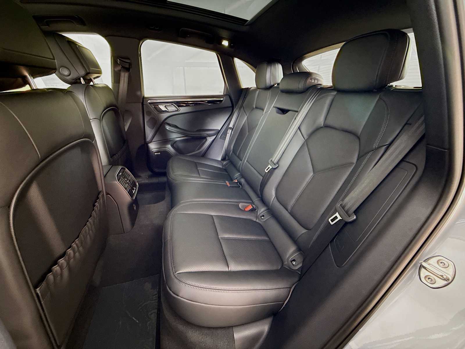 Thumbnail: 2026 Porsche Macan - 17