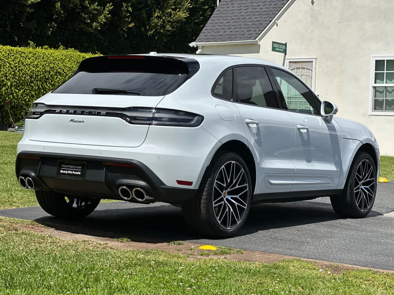 Thumbnail: 2026 Porsche Macan - 8
