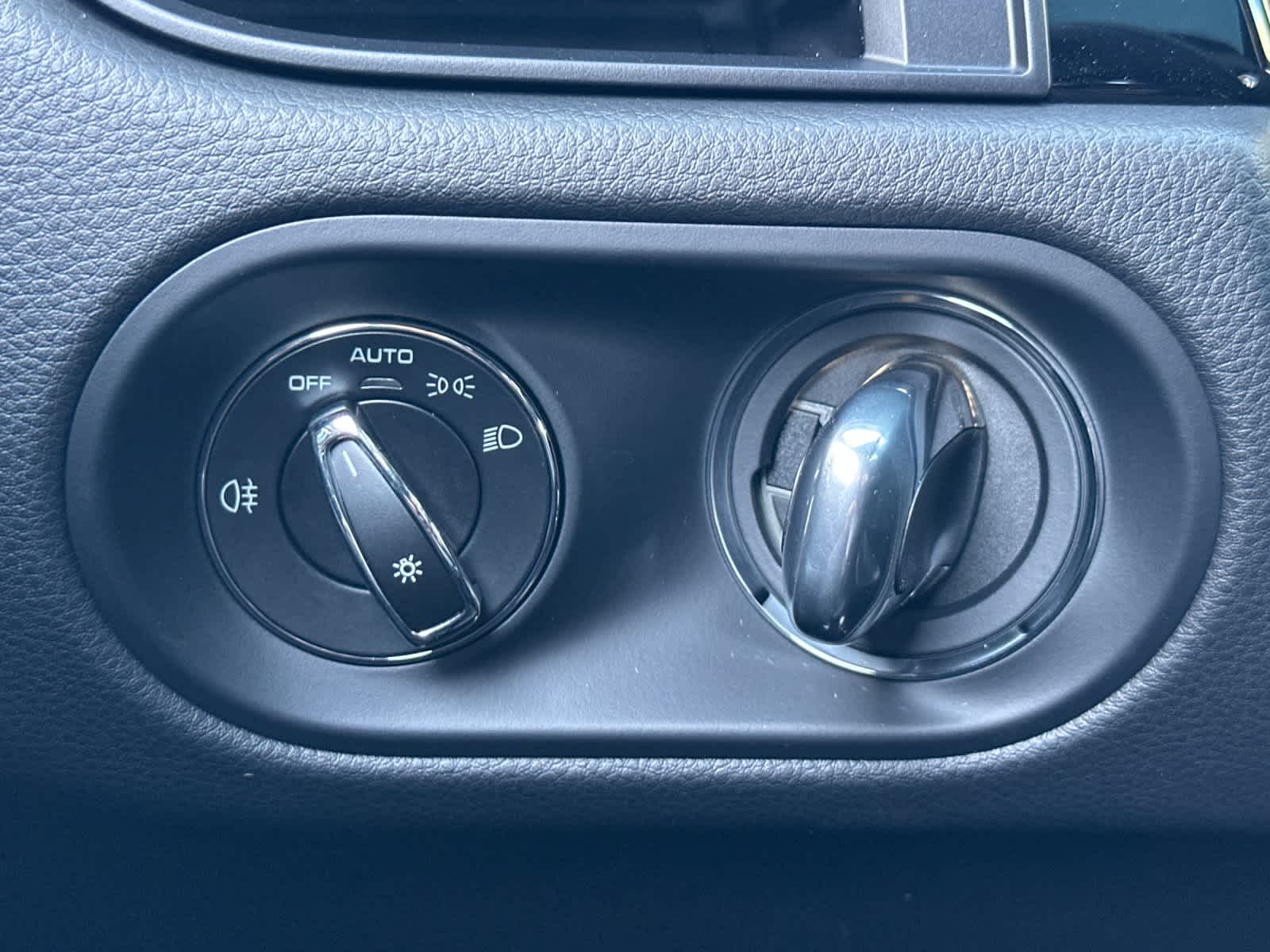 Thumbnail: 2026 Porsche Macan - 29