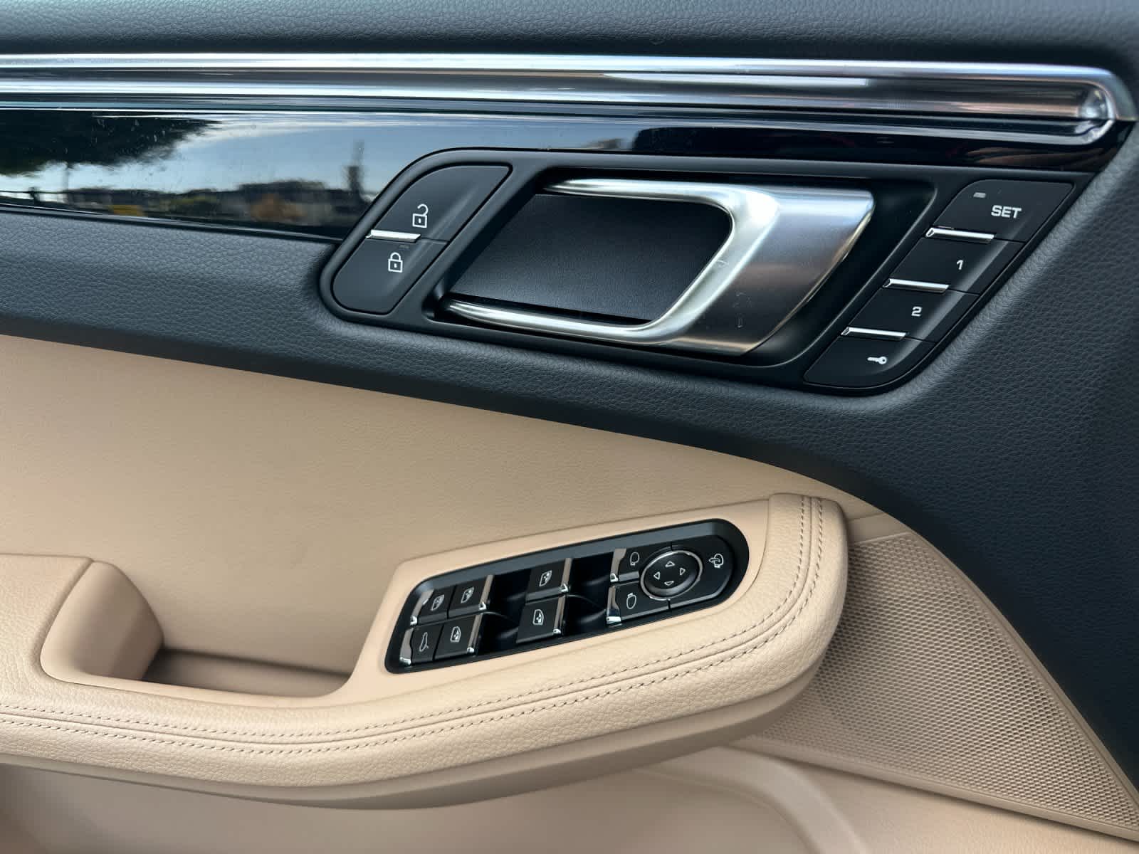 Thumbnail: 2026 Porsche Macan - 12