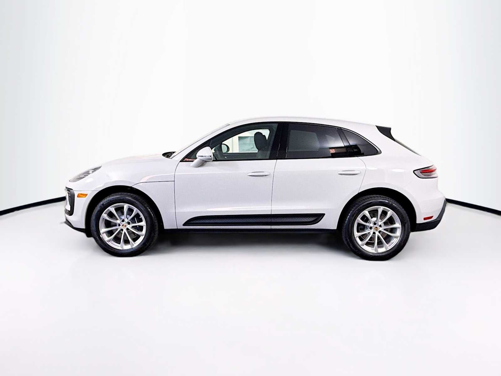Thumbnail: 2026 Porsche Macan - 2