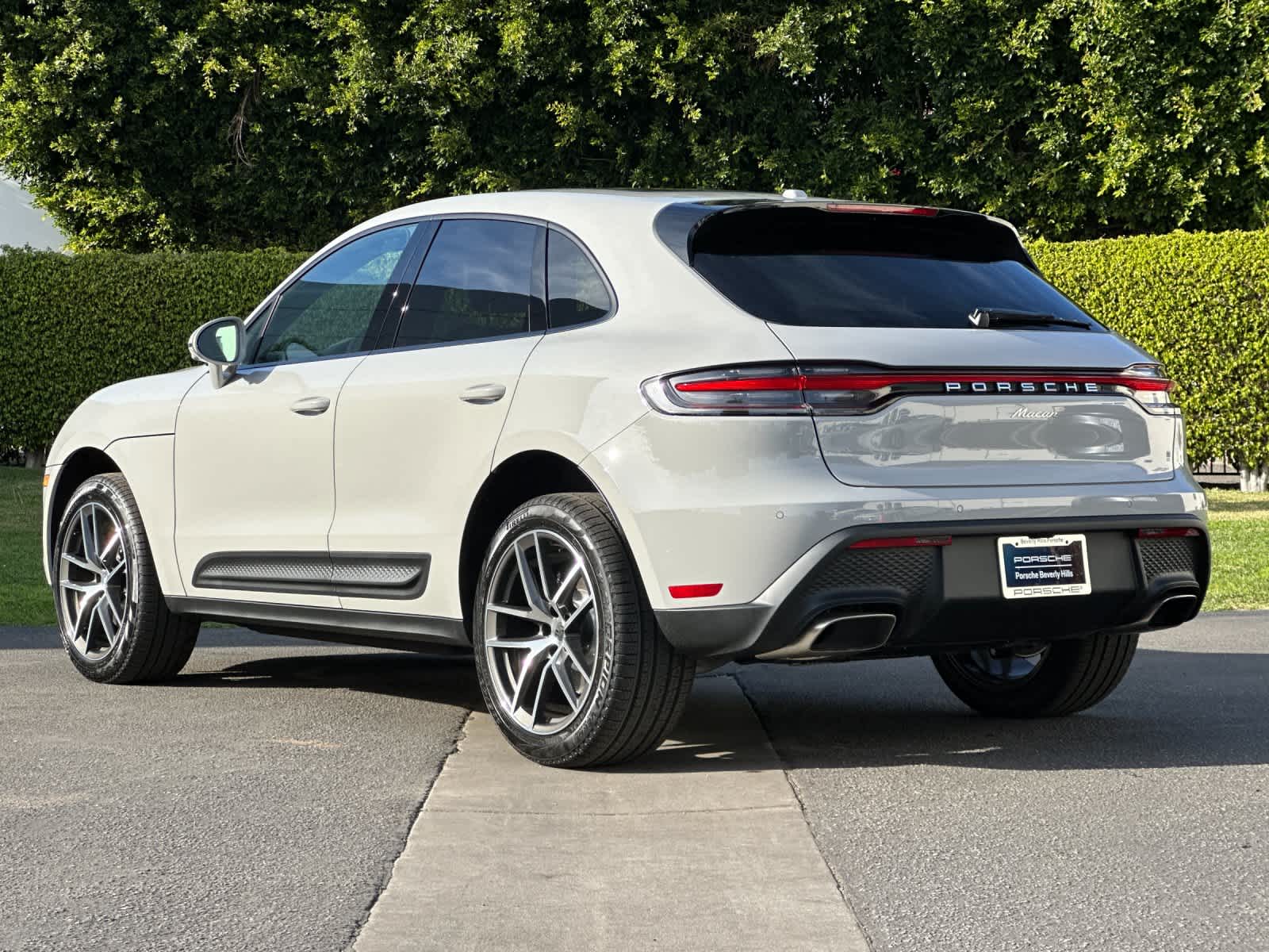 Thumbnail: 2026 Porsche Macan - 3
