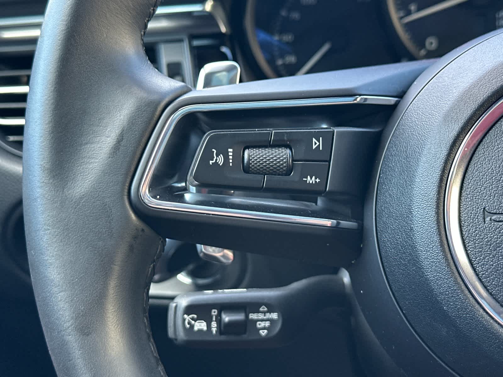 Thumbnail: 2025 Porsche Macan - 27