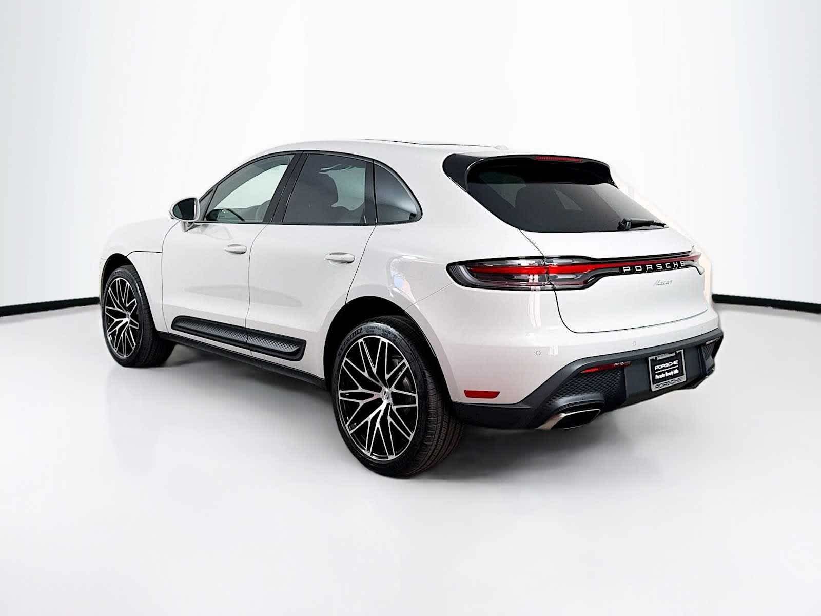 Thumbnail: 2026 Porsche Macan - 3
