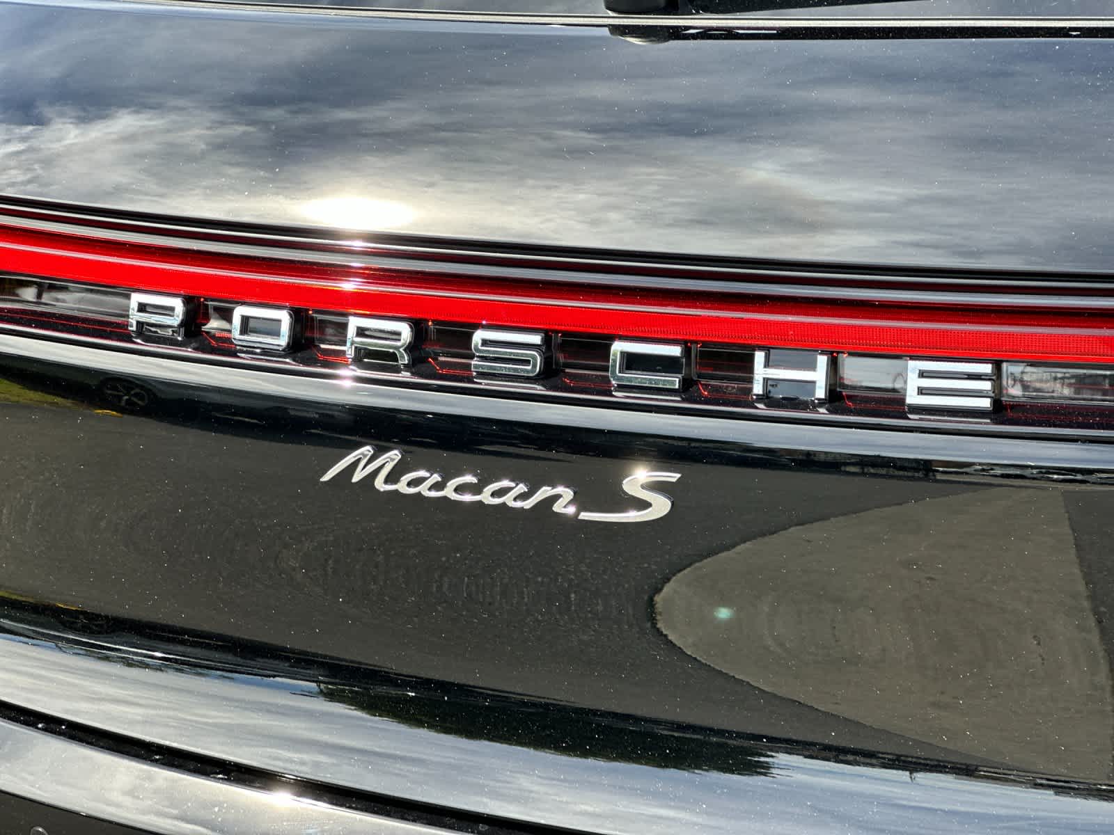 Thumbnail: 2026 Porsche Macan - 32