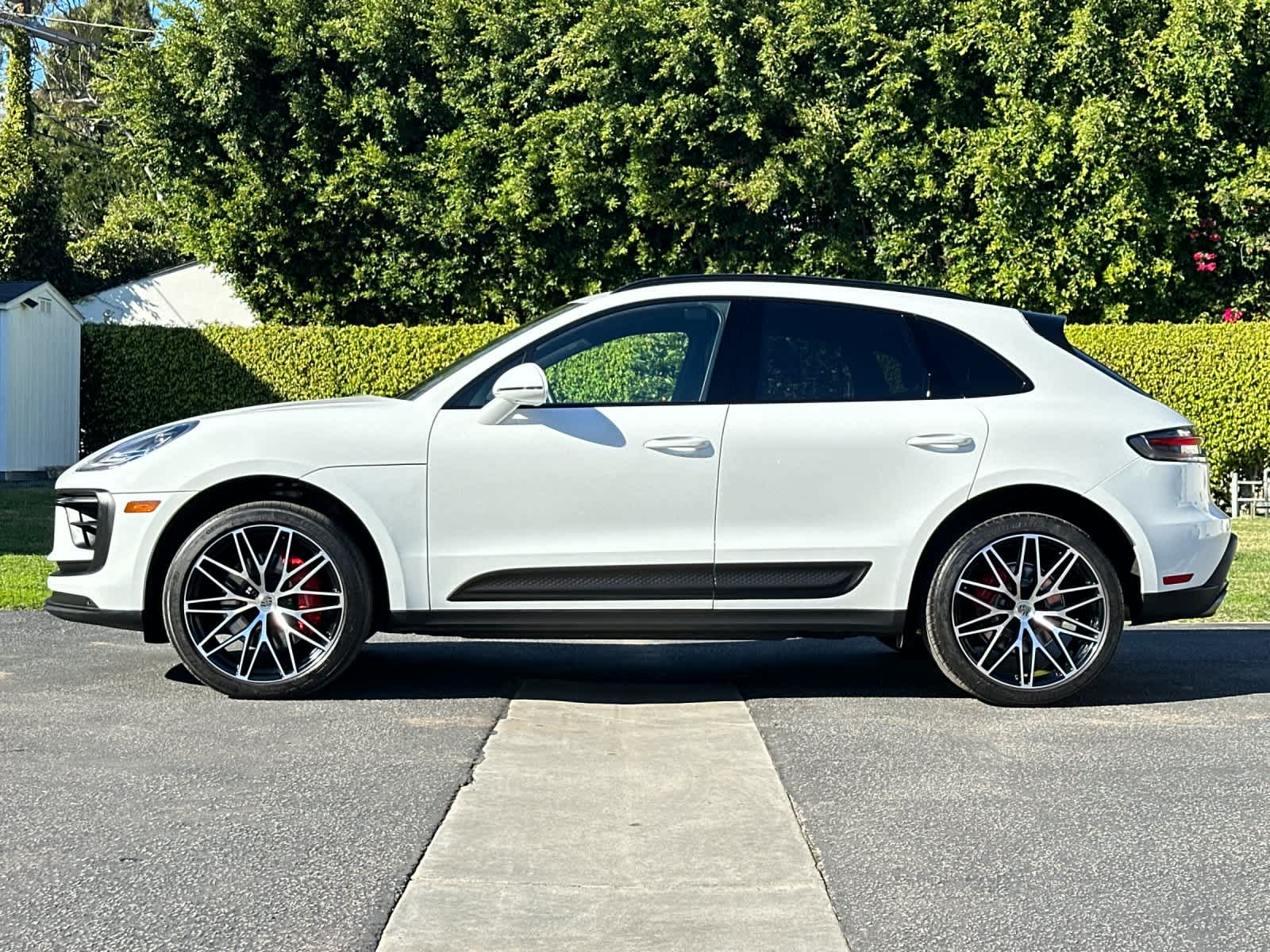 Thumbnail: 2023 Porsche Macan - 2