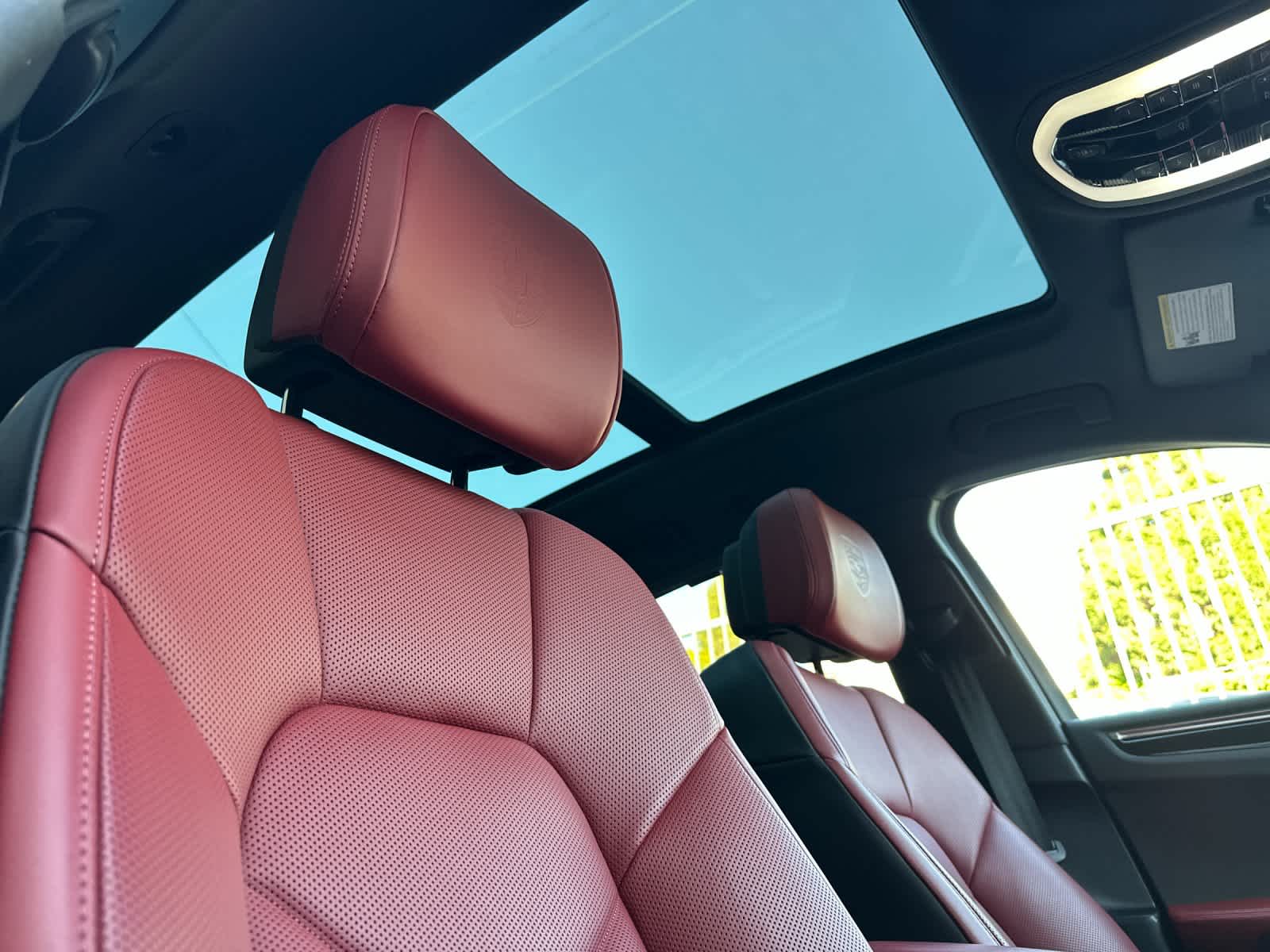 Thumbnail: 2025 Porsche Macan - 18