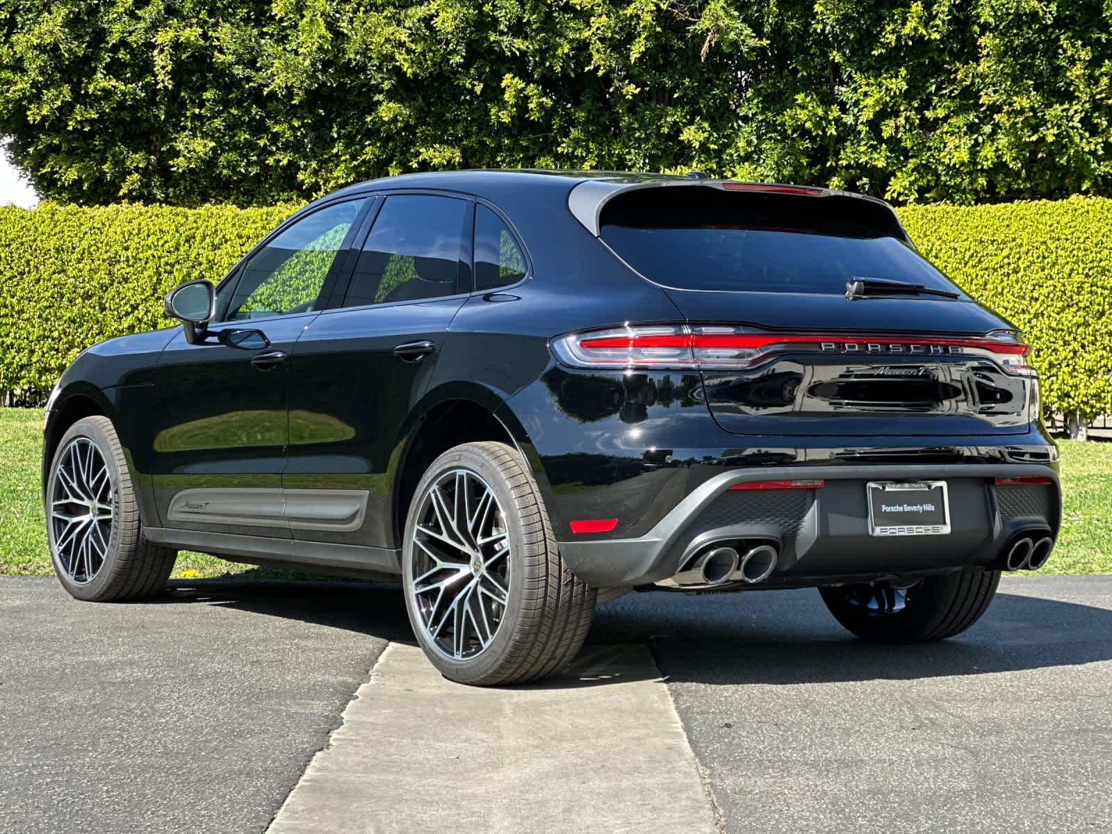 Thumbnail: 2026 Porsche Macan - 3