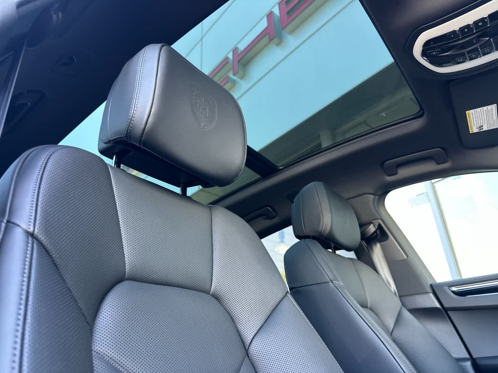 Thumbnail: 2026 Porsche Macan - 18