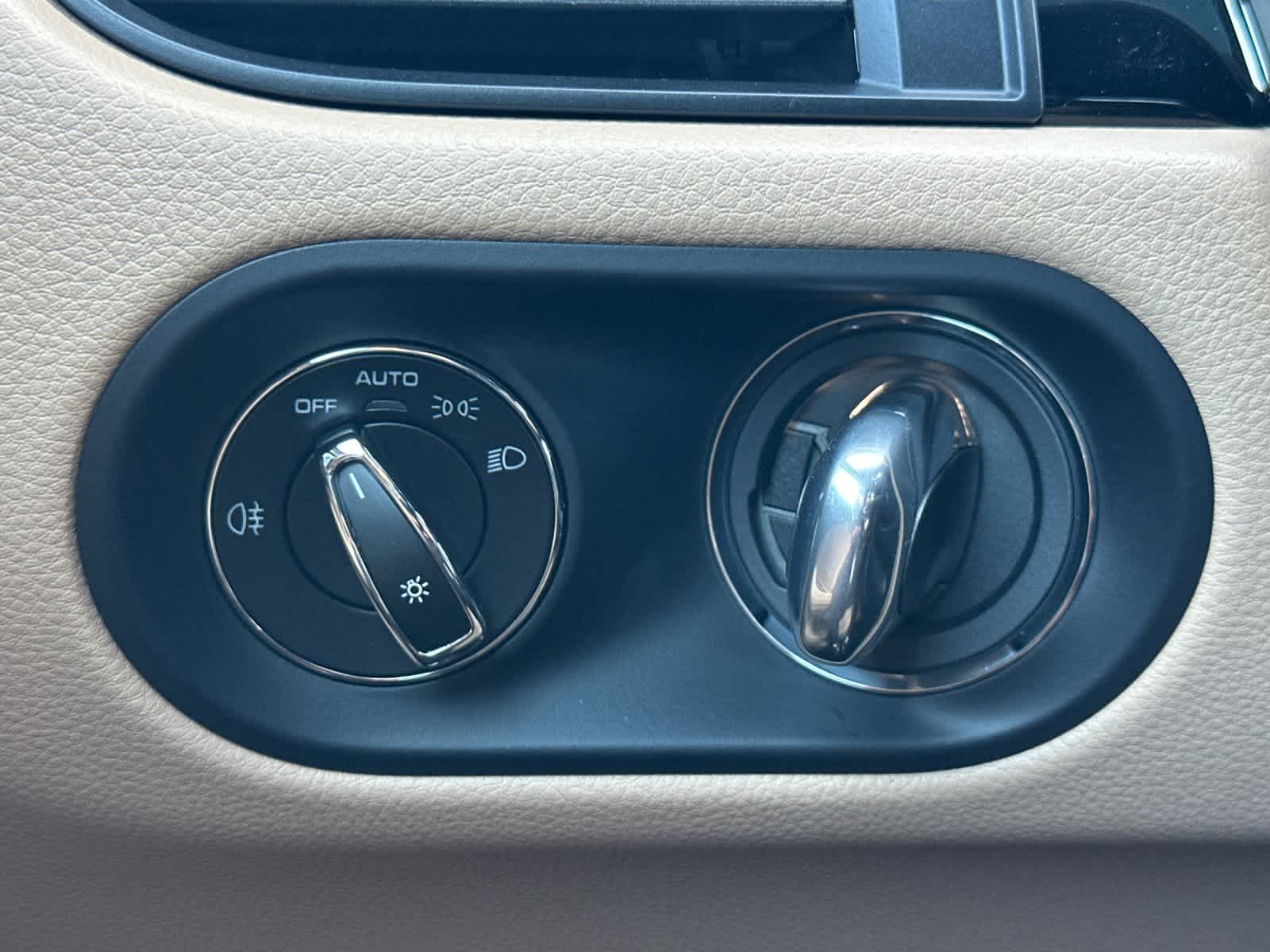 Thumbnail: 2026 Porsche Macan - 29