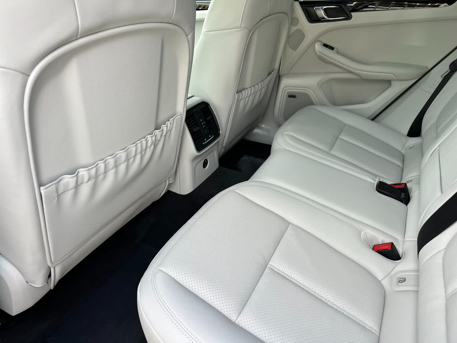 Thumbnail: 2026 Porsche Macan - 13