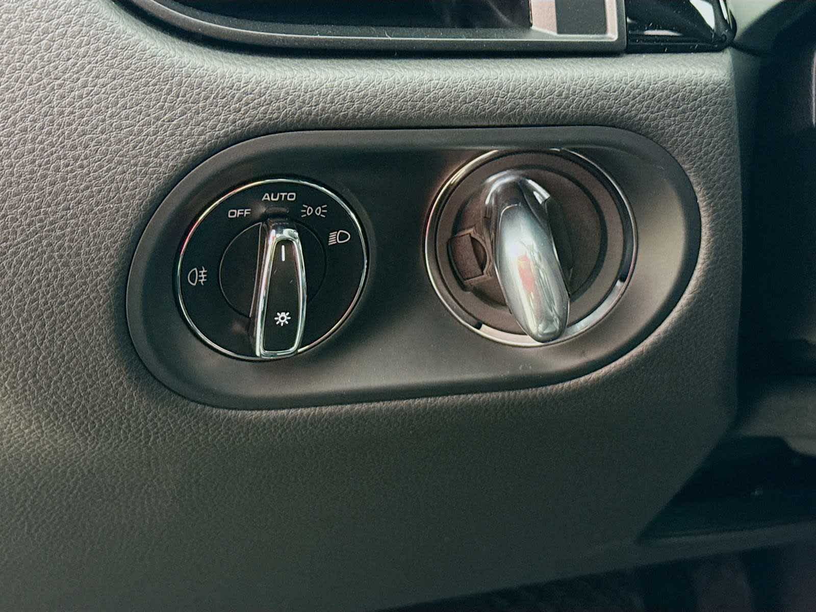 Thumbnail: 2025 Porsche Macan - 11