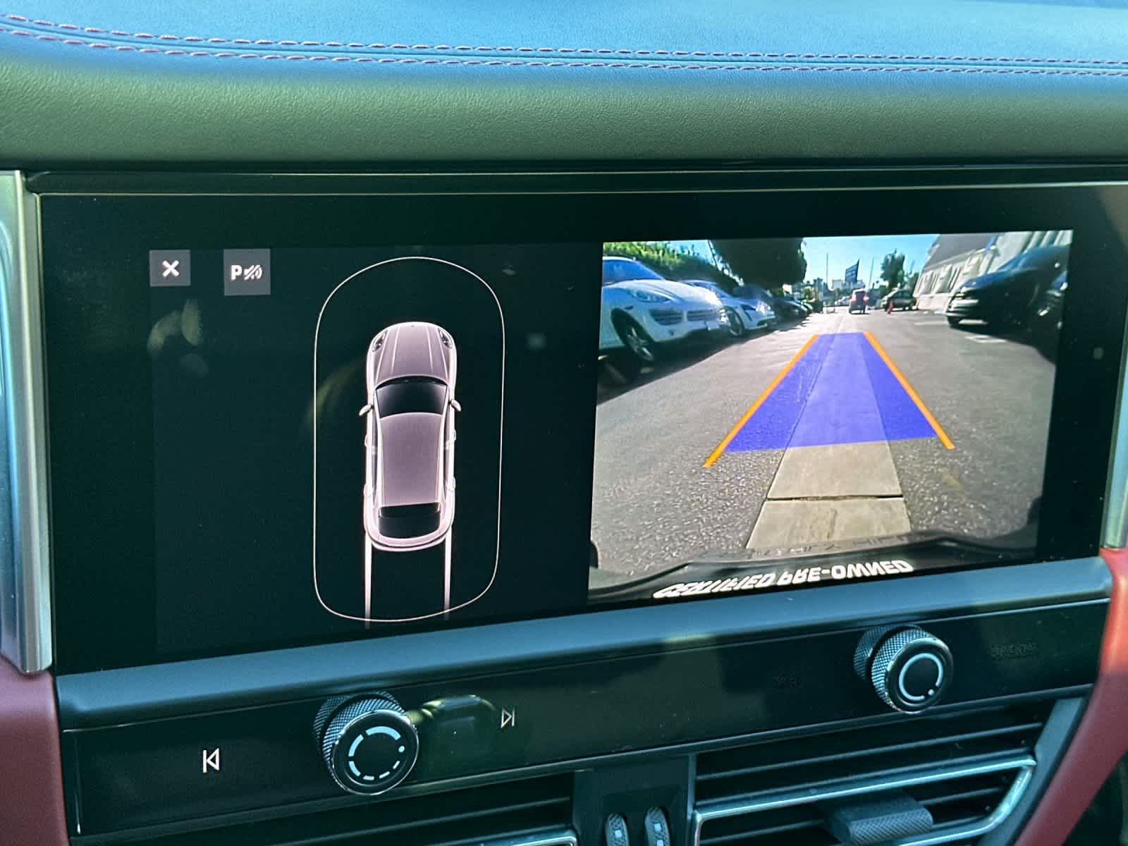 Thumbnail: 2022 Porsche Macan - 23