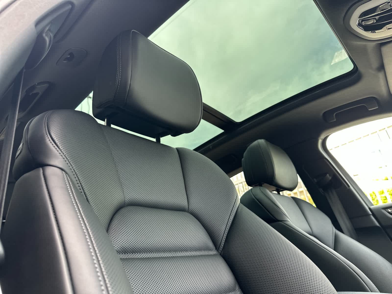 Thumbnail: 2026 Porsche Macan - 18