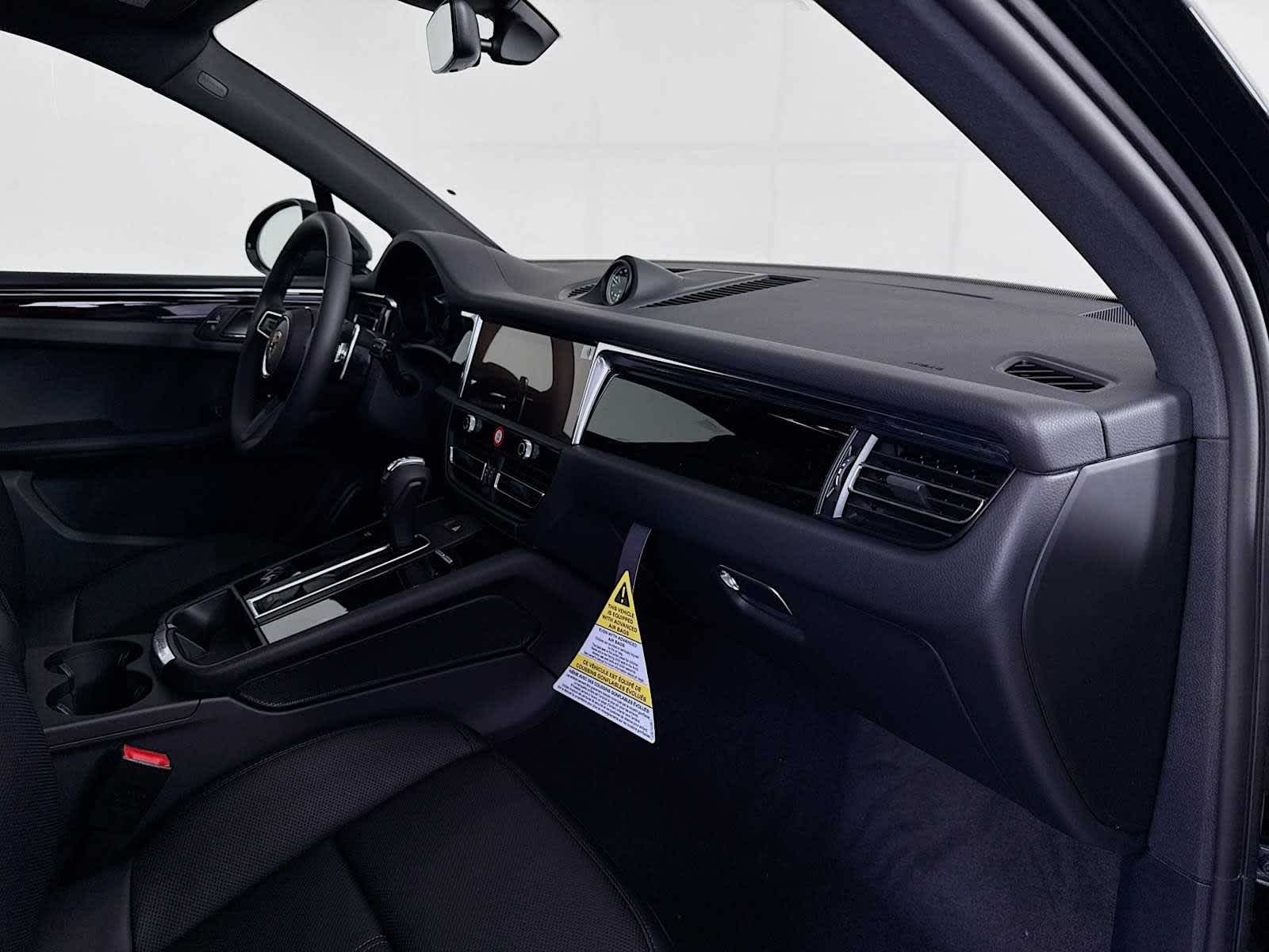 Thumbnail: 2025 Porsche Macan - 22