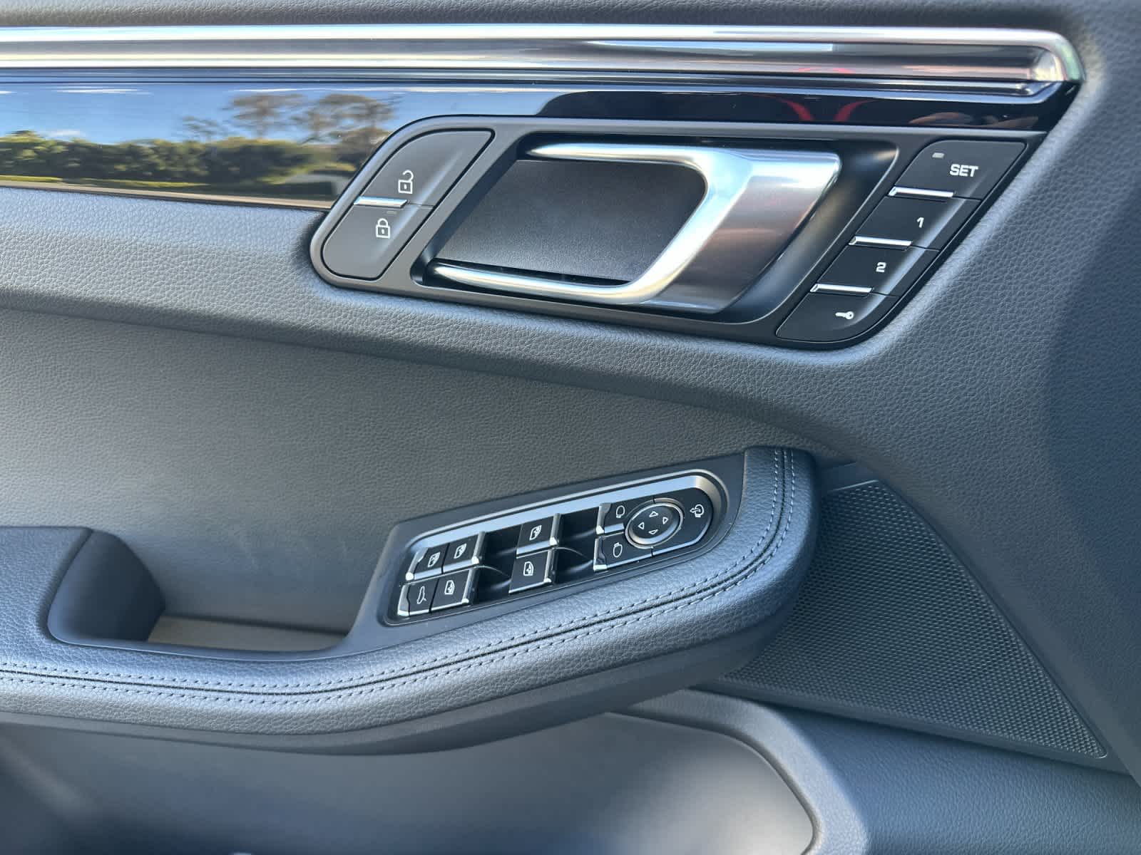 Thumbnail: 2026 Porsche Macan - 12