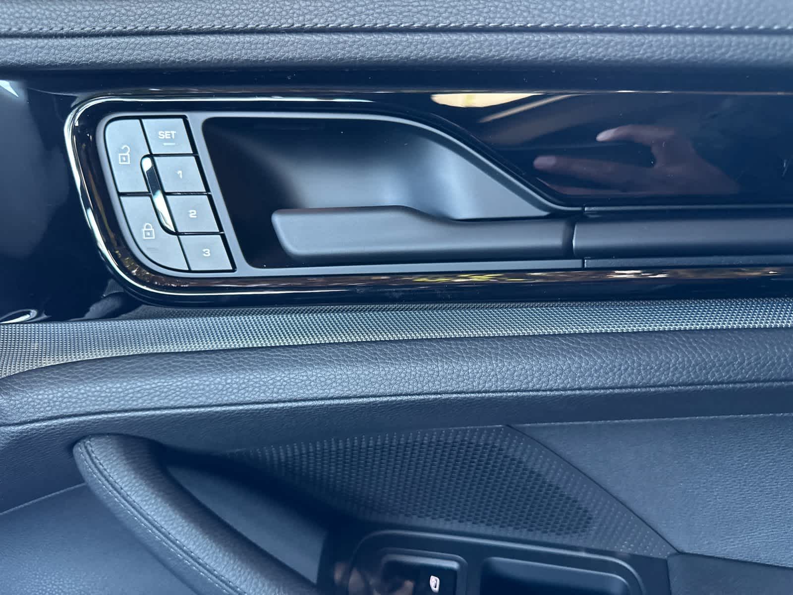 Thumbnail: 2026 Porsche Panamera - 19