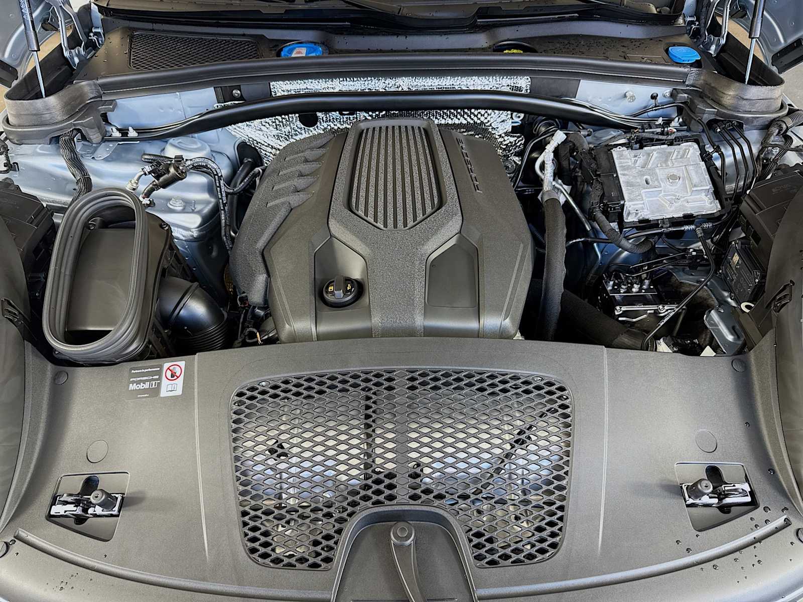 Thumbnail: 2026 Porsche Macan - 23