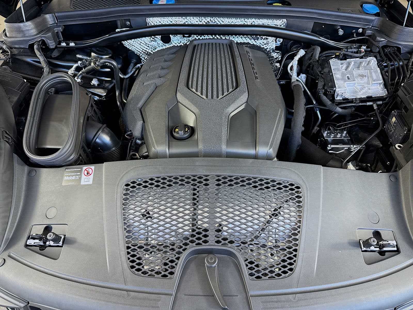 Thumbnail: 2025 Porsche Macan - 23