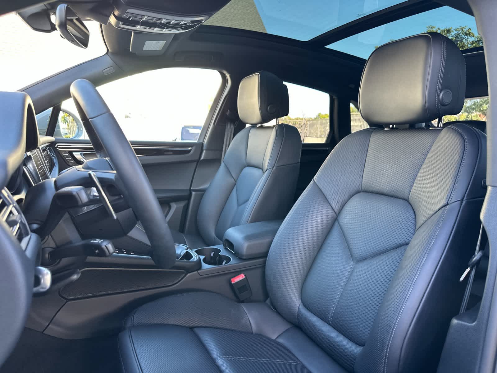 Thumbnail: 2025 Porsche Macan - 5