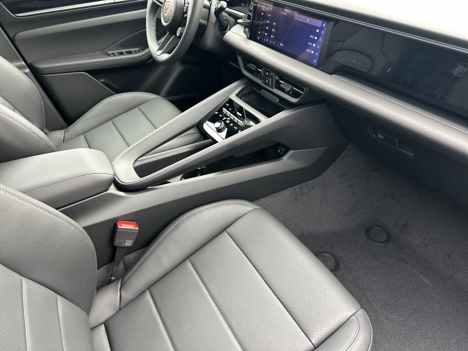 Thumbnail: 2026 Porsche Macan - 17