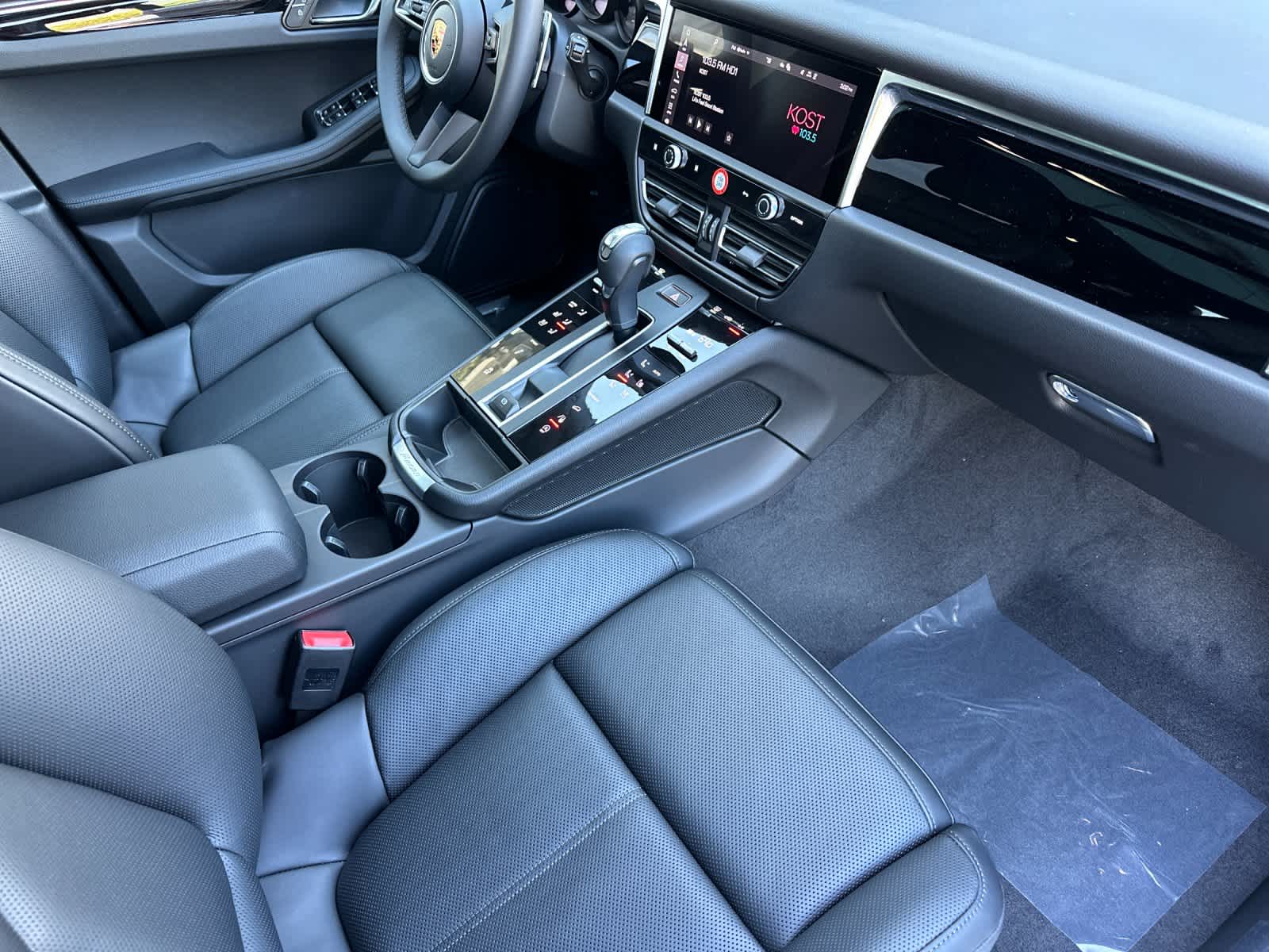 Thumbnail: 2026 Porsche Macan - 17